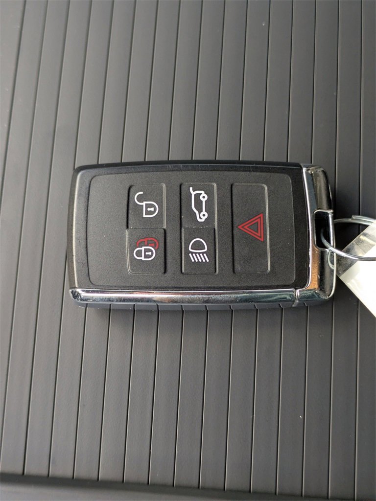 Certified 2025 Jaguar F-PACE R-Dynamic S image 35