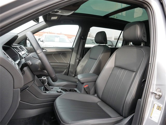 Certified 2024 Volkswagen Tiguan SE R-Line image 15