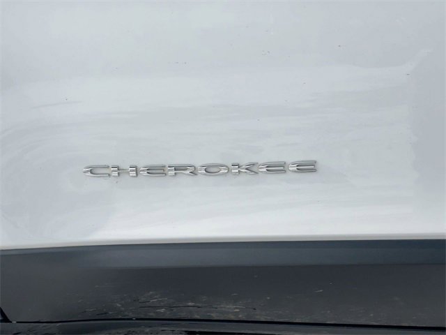 Used 2016 Jeep Cherokee Latitude w/ Cold Weather Group image 10