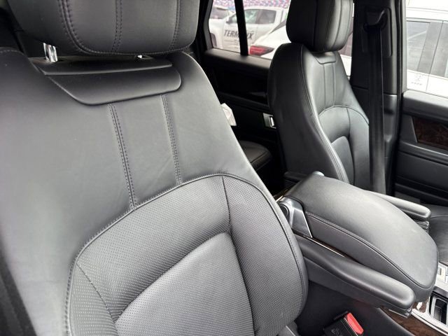 Used 2020 Land Rover Range Rover HSE image 24