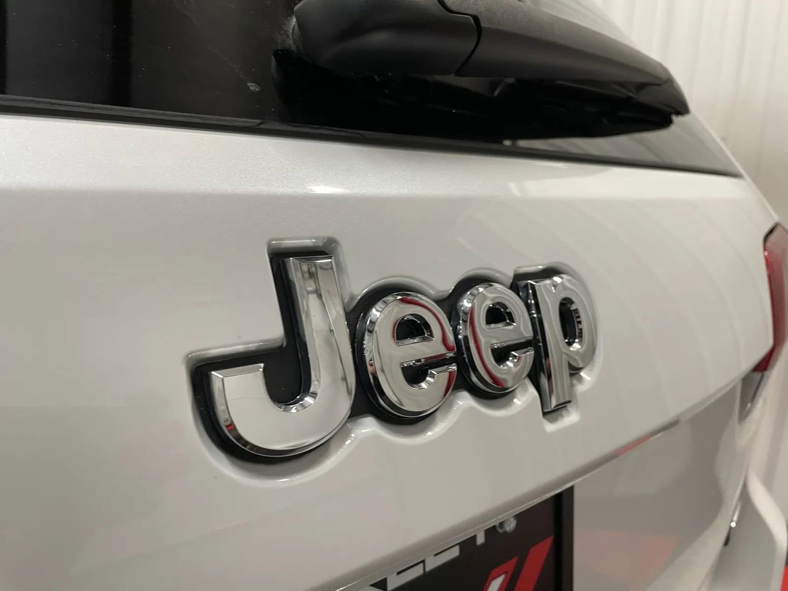 Used 2020 Jeep Grand Cherokee Overland image 16