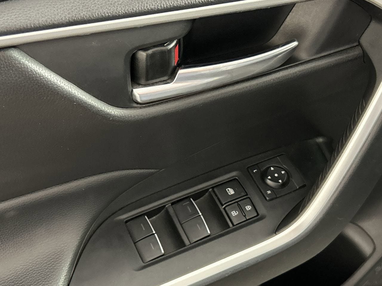 Used 2024 Toyota RAV4 XLE image 18