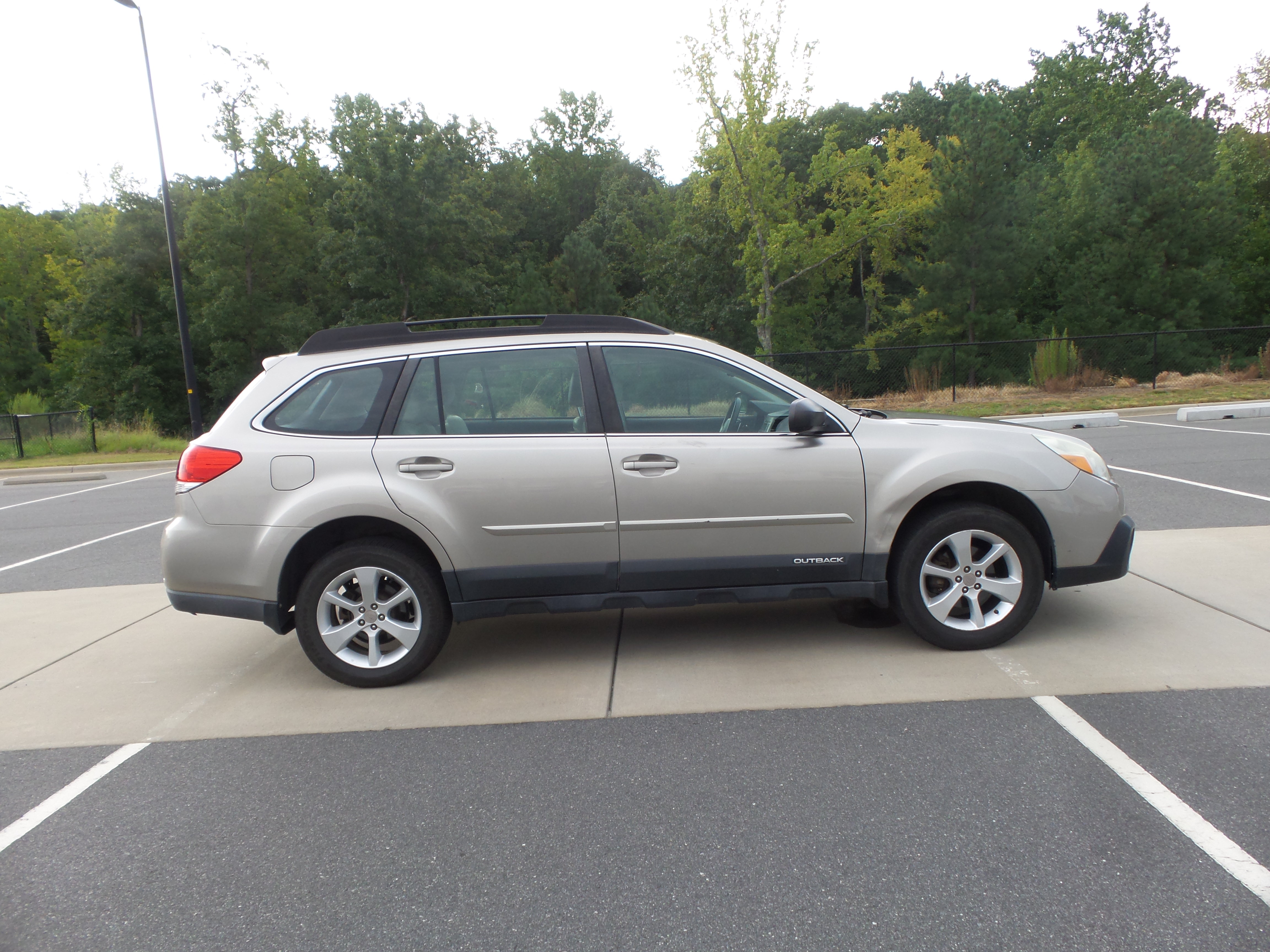Used 2014 Subaru Outback 2.5i AWD/4WD image 9