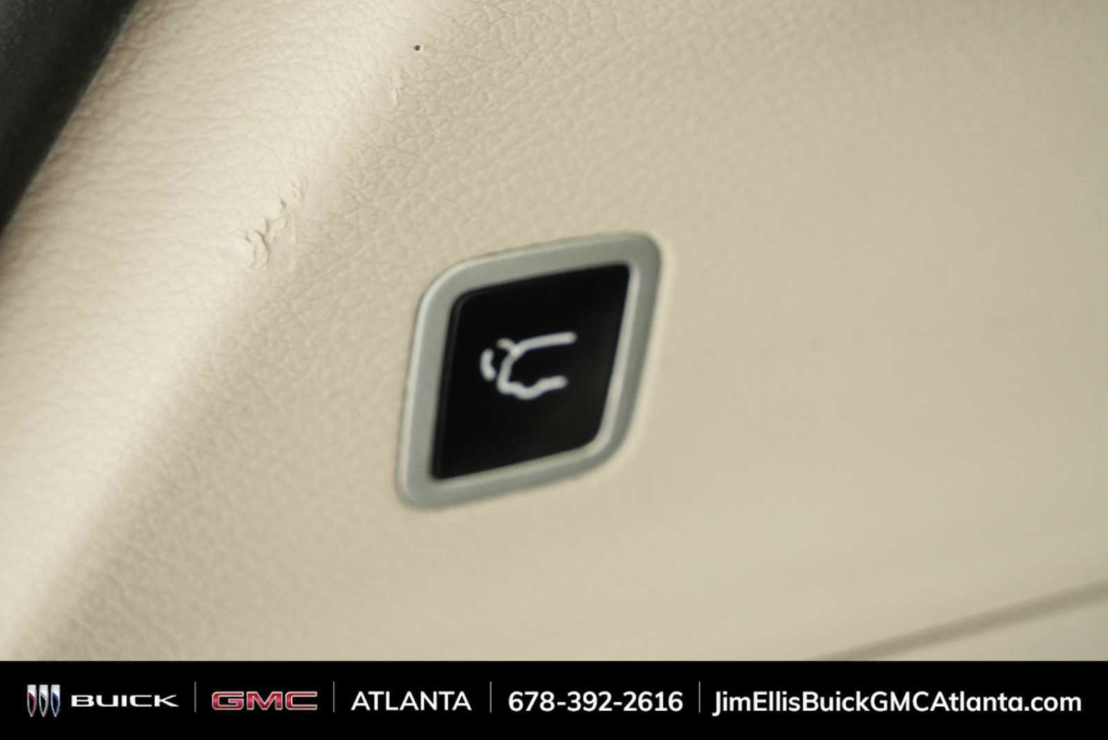 Used 2024 Chrysler Pacifica Touring-L FWD image 32