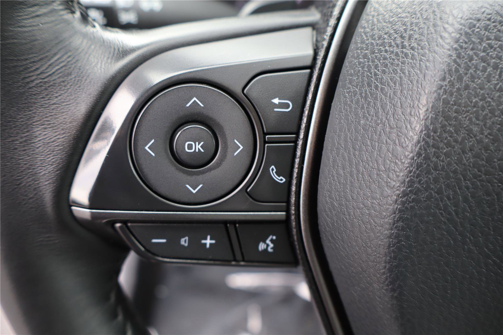 Used 2023 Toyota Camry SE image 16