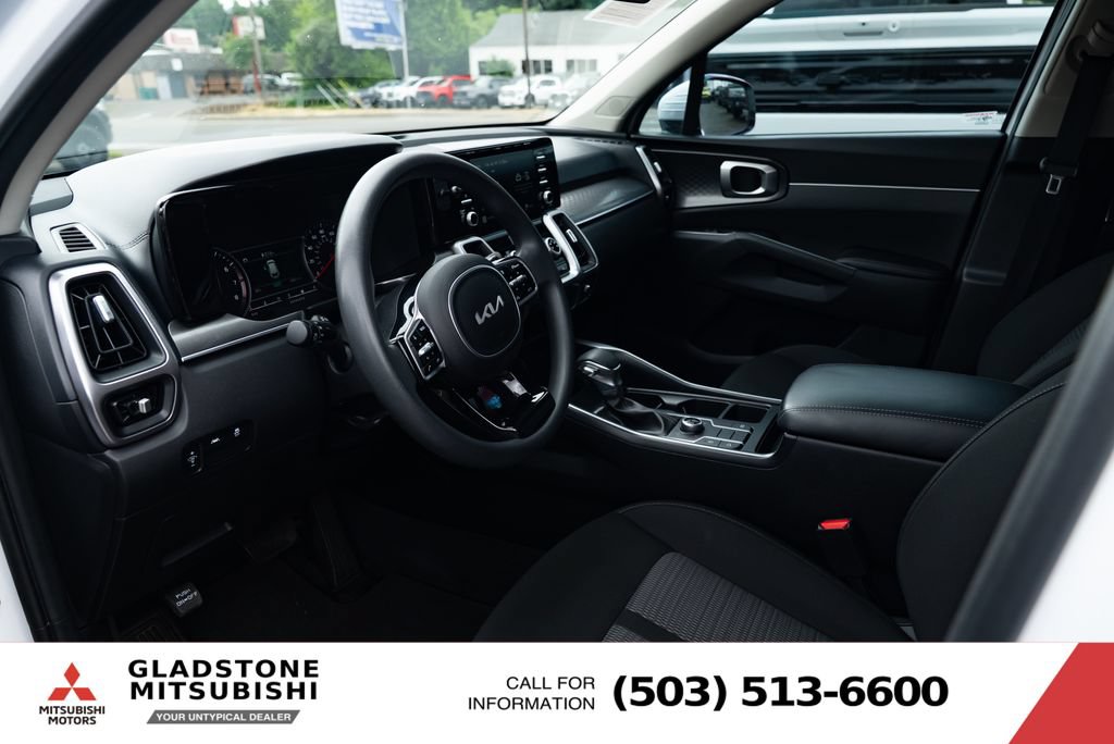 Used 2023 Kia Sorento LX AWD/4WD image 19