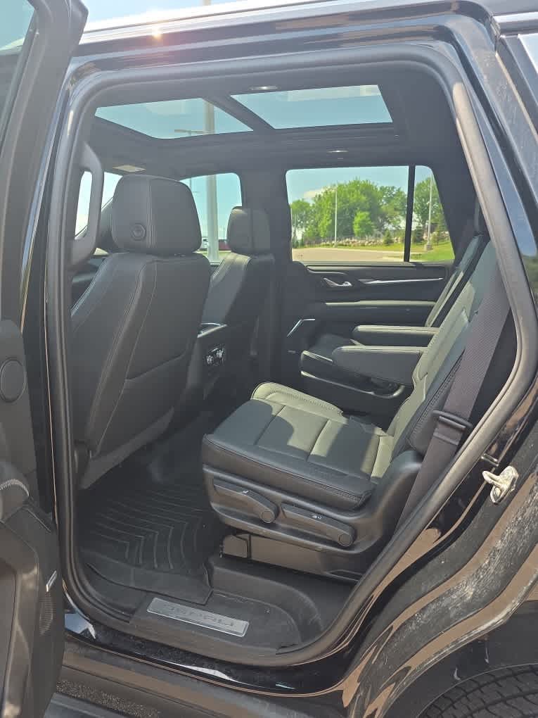 Used 2021 GMC Yukon Denali w/ Denali Premium Package AWD/4WD image 6