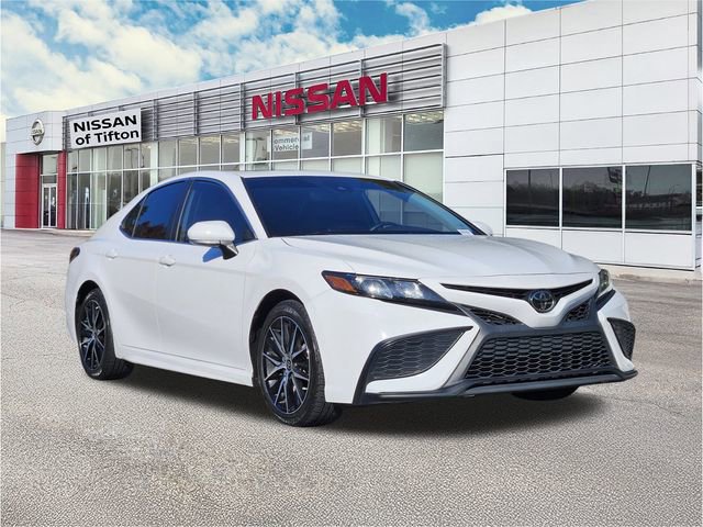 Used 2022 Toyota Camry SE image 1