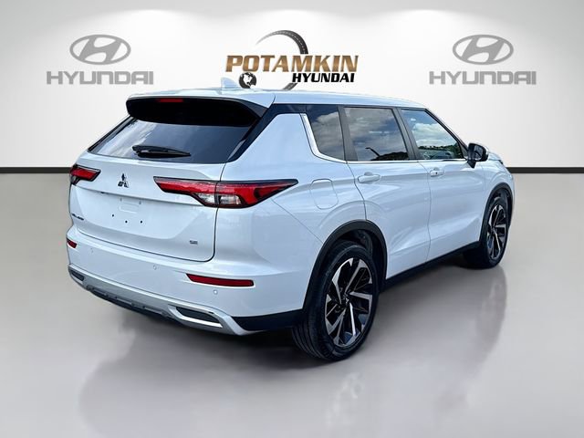 Used 2023 Mitsubishi Outlander SE Black Edition image 5