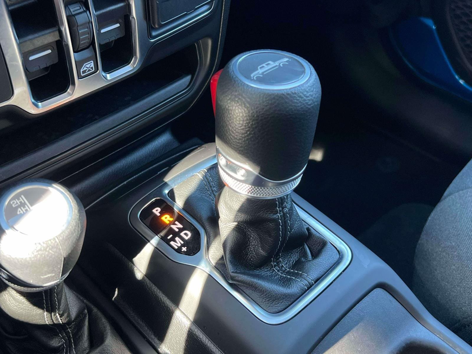 Used 2025 Jeep Gladiator Sport AWD/4WD image 11