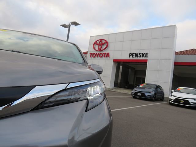 Certified 2026 Toyota Sienna XLE image 4