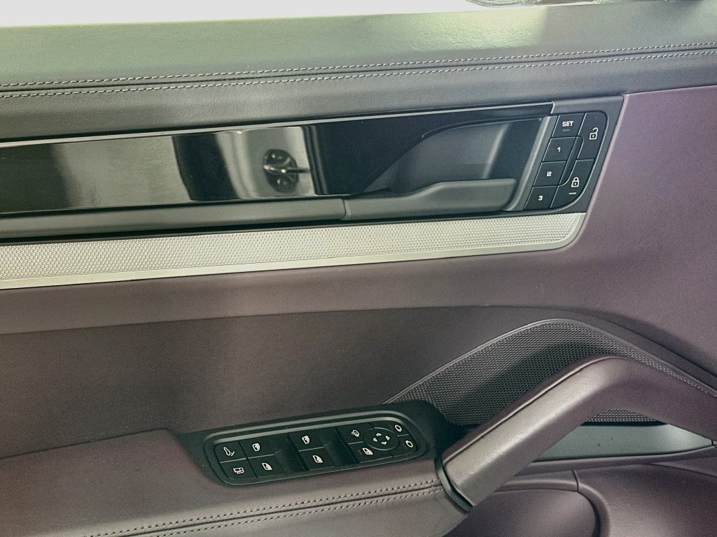 Certified 2025 Porsche Cayenne S AWD/4WD image 20