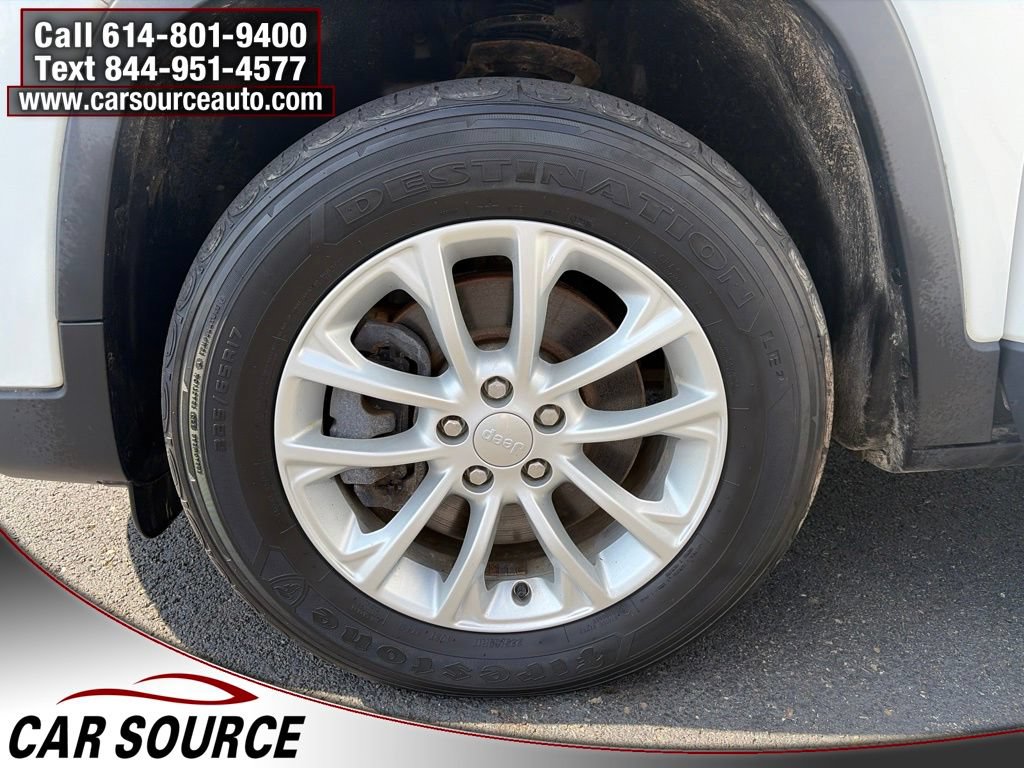 Used 2019 Jeep Cherokee Latitude w/ Popular Appearance Group AWD/4WD image 24