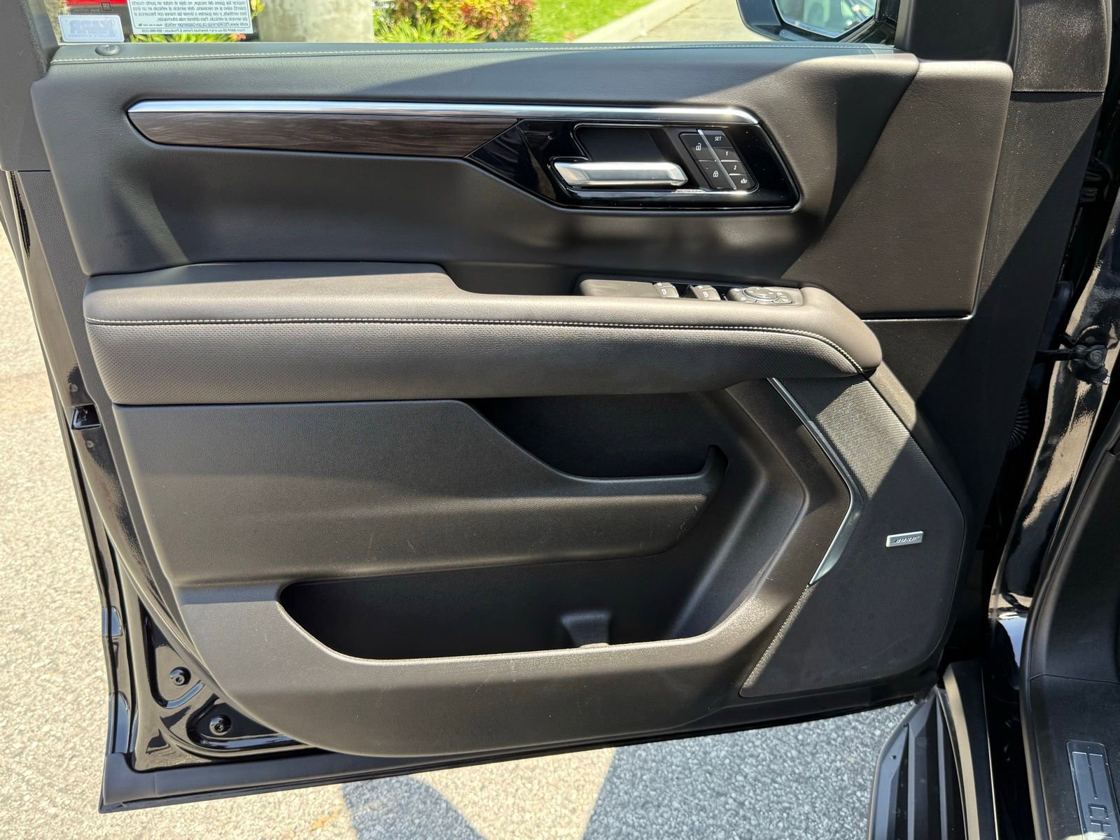 Used 2025 Chevrolet Suburban Premier RWD image 18