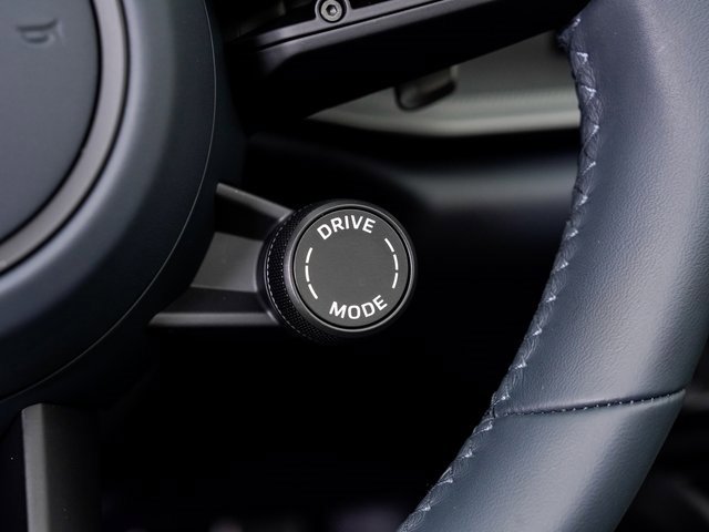 Certified 2025 Porsche 911 Carrera image 15