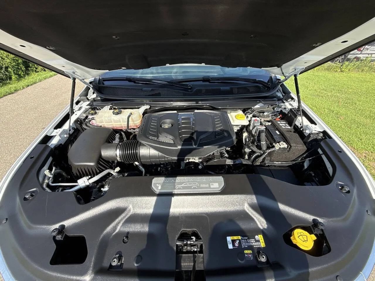 Used 2024 Jeep Wagoneer L Series III AWD/4WD image 27