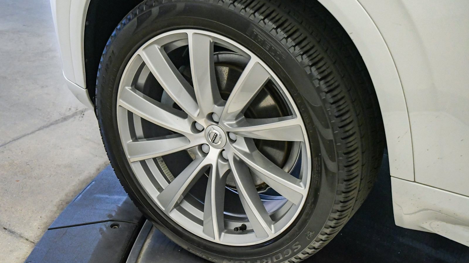 Certified 2022 Volvo XC90 T5 Momentum AWD/4WD image 10
