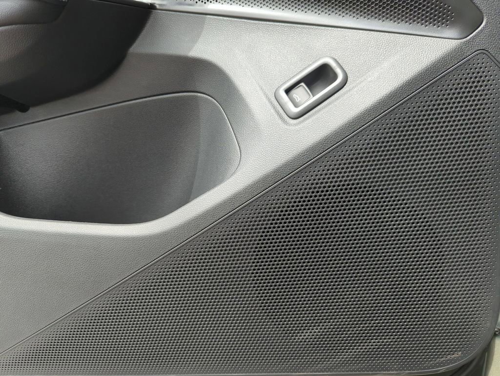 New 2026 Volkswagen Tiguan SE R-Line image 29