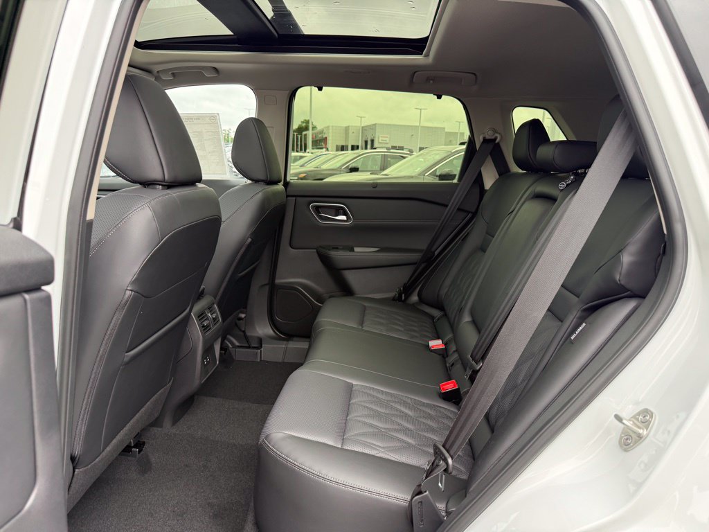 New 2026 Nissan Rogue Platinum AWD/4WD image 10
