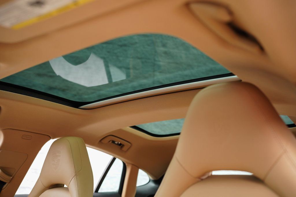 Used 2022 Porsche Panamera Platinum Edition image 34