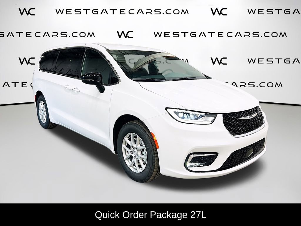 New 2026 Chrysler Pacifica Select image 2