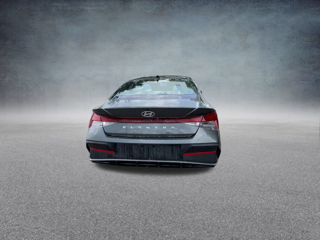 Used 2025 Hyundai Elantra SE FWD image 21