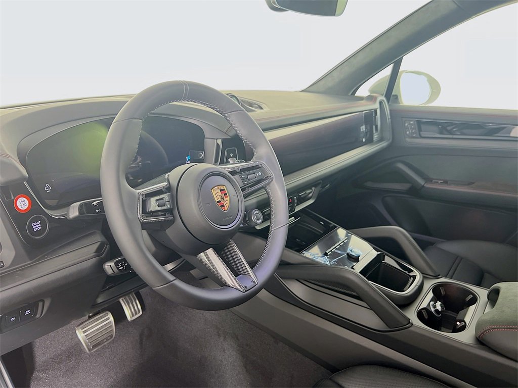 New 2026 Porsche Cayenne GTS image 4