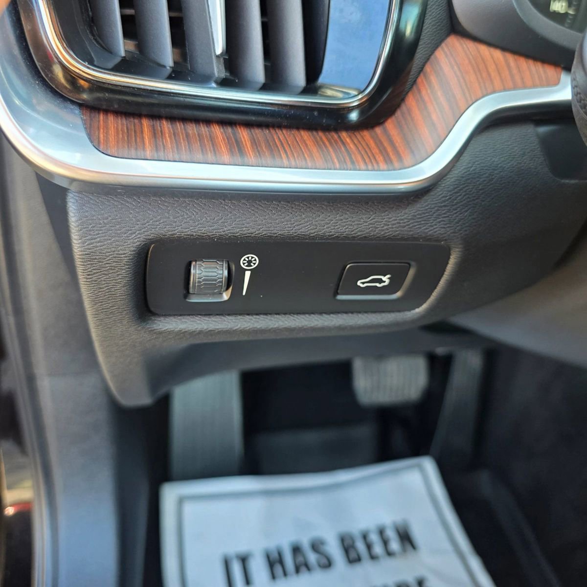 Used 2022 Volvo S60 B5 Inscription image 26