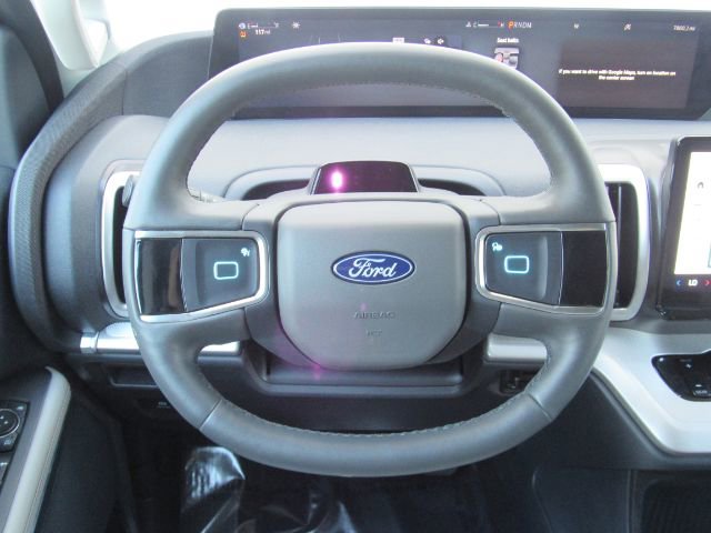 Used 2025 Ford Expedition Active image 42