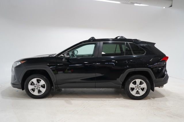 Used 2021 Toyota RAV4 XLE w/ Convenience Package image 4