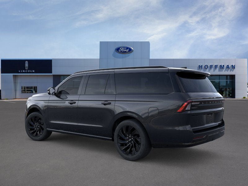 New 2026 Lincoln Navigator L Reserve w/ Jet Appearance Package AWD/4WD image 4