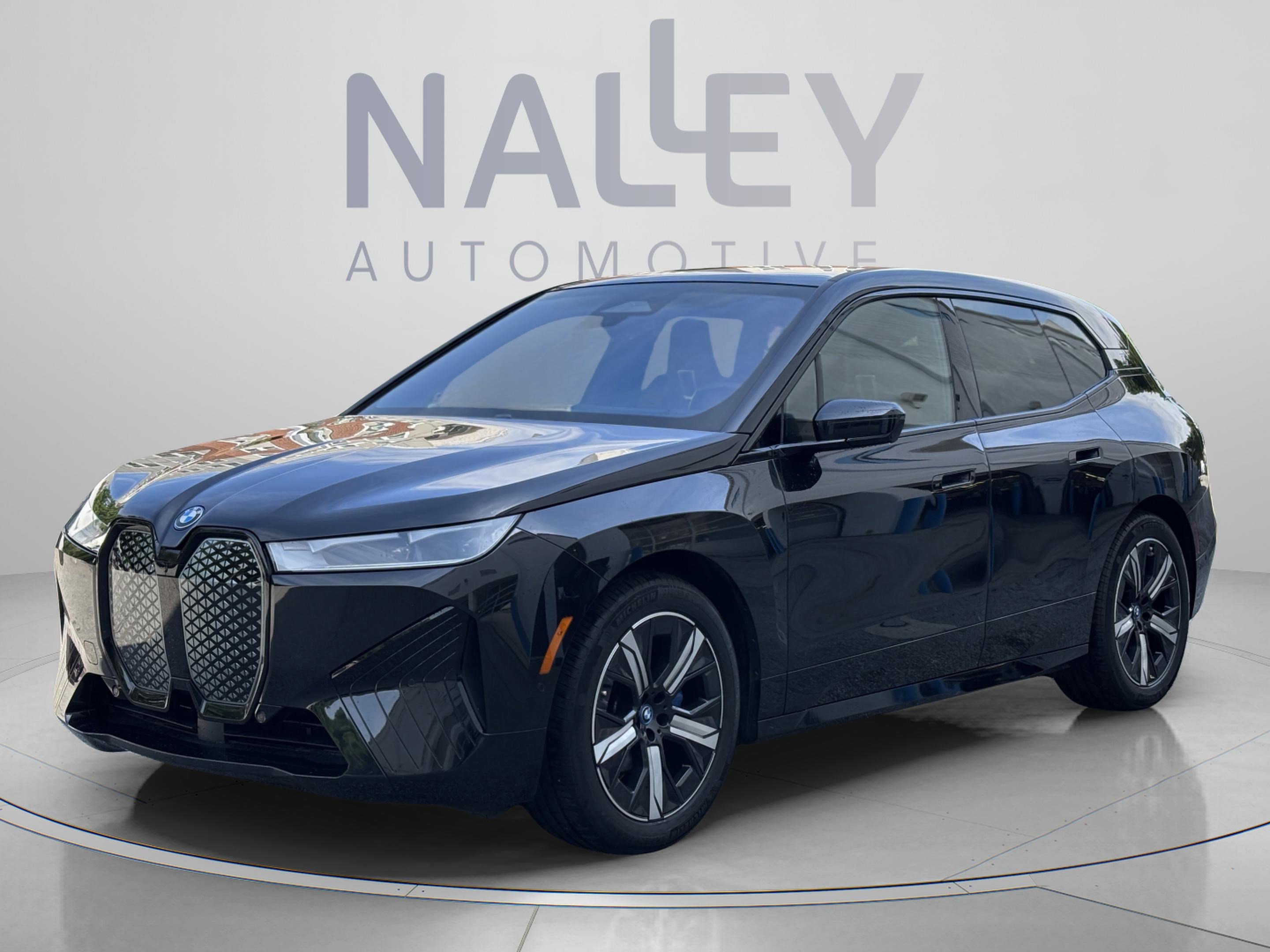 Used 2023 BMW iX xDrive50 w/ Premium Package AWD/4WD image 2