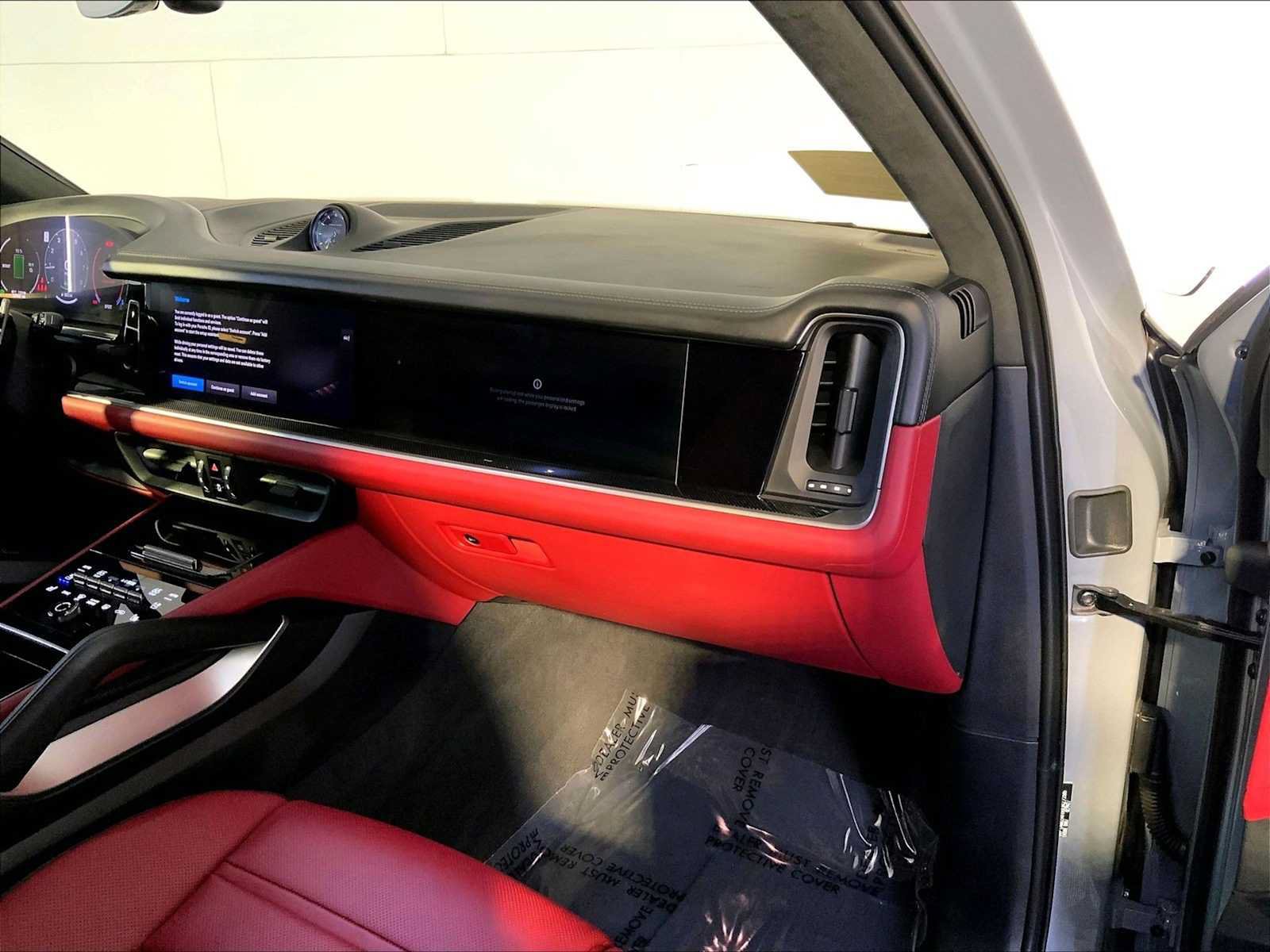 Certified 2025 Porsche Cayenne Turbo AWD/4WD image 22