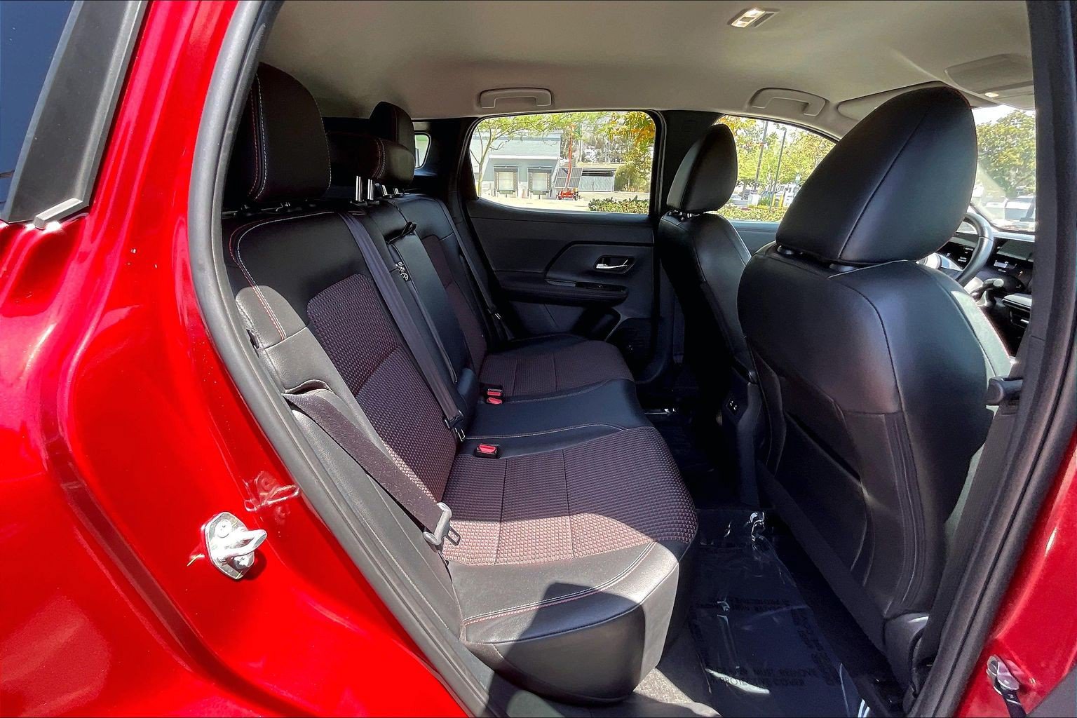 Used 2025 Nissan Kicks SR FWD image 19
