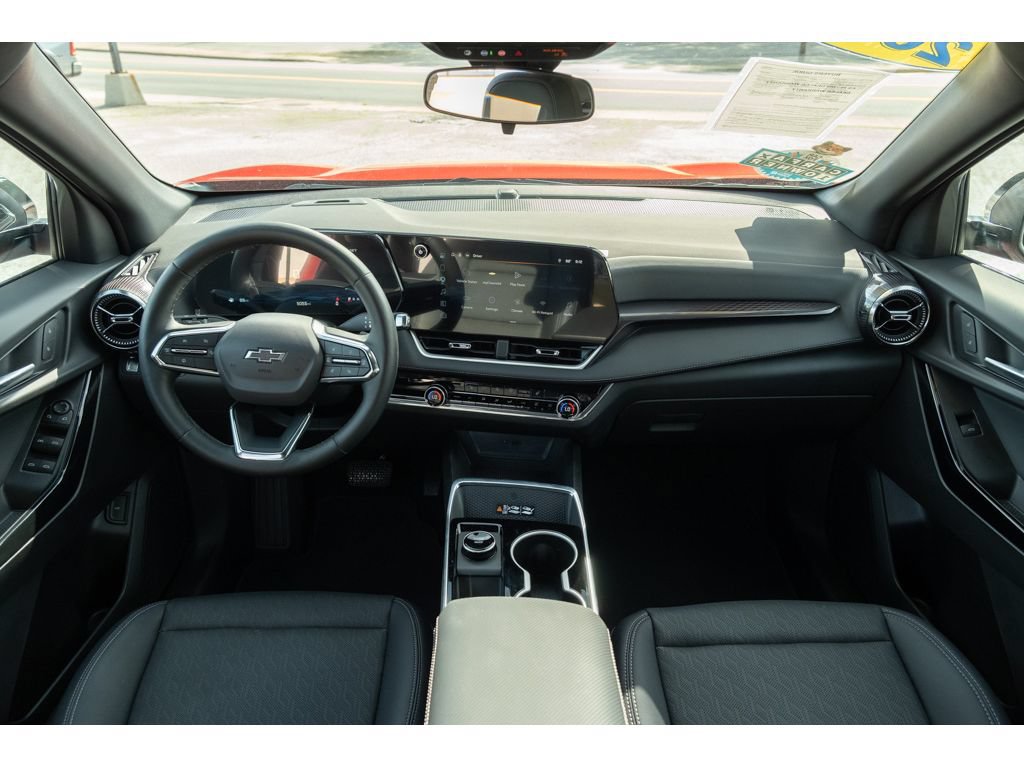 Used 2026 Chevrolet Equinox LT w/ Convenience Package II FWD image 32