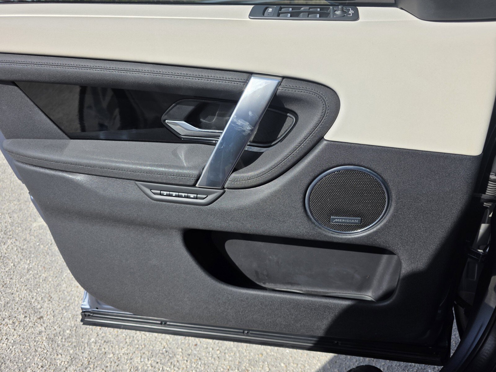 Certified 2023 Land Rover Discovery Sport SE image 21