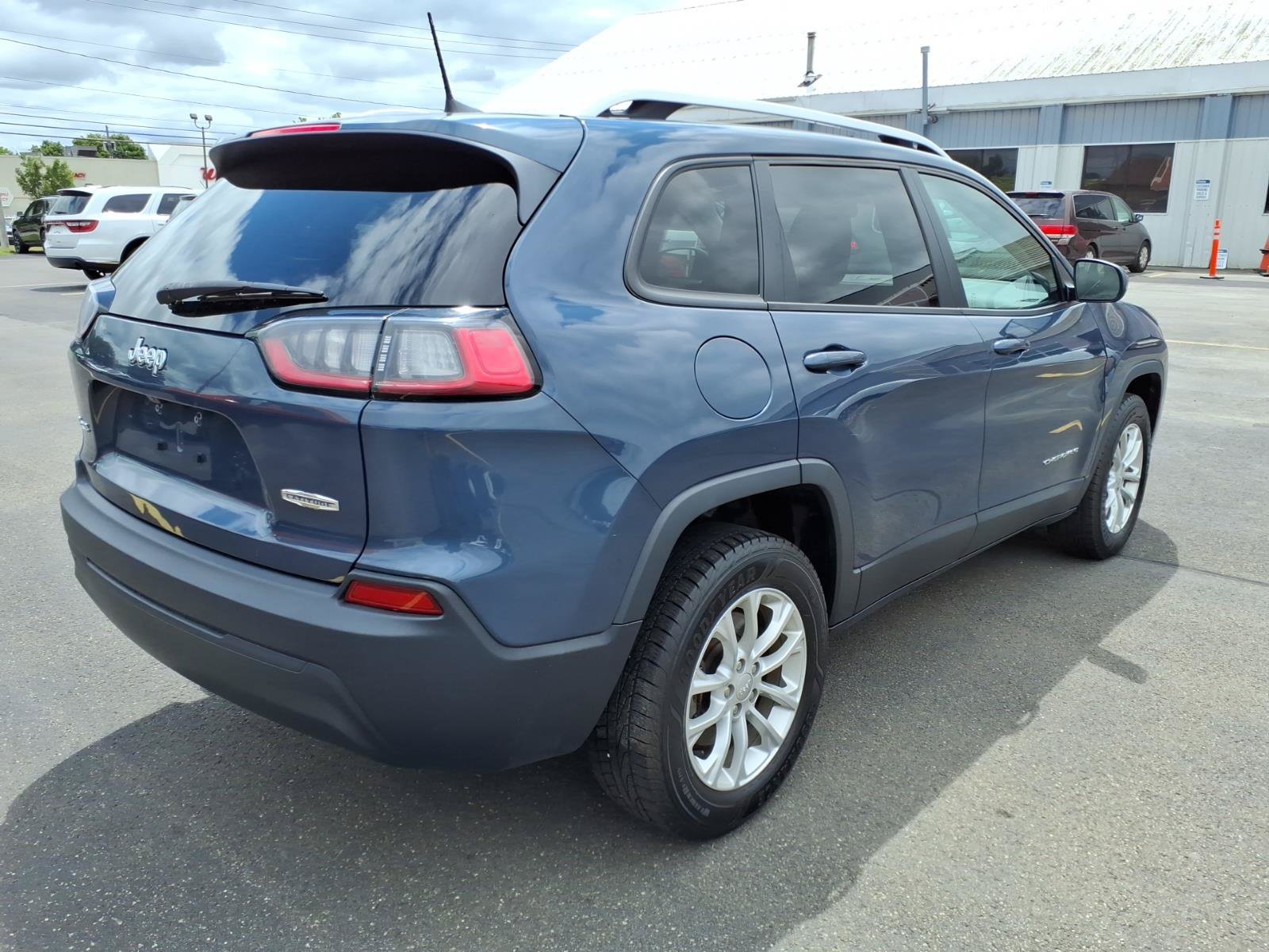Used 2020 Jeep Cherokee Latitude AWD/4WD image 5