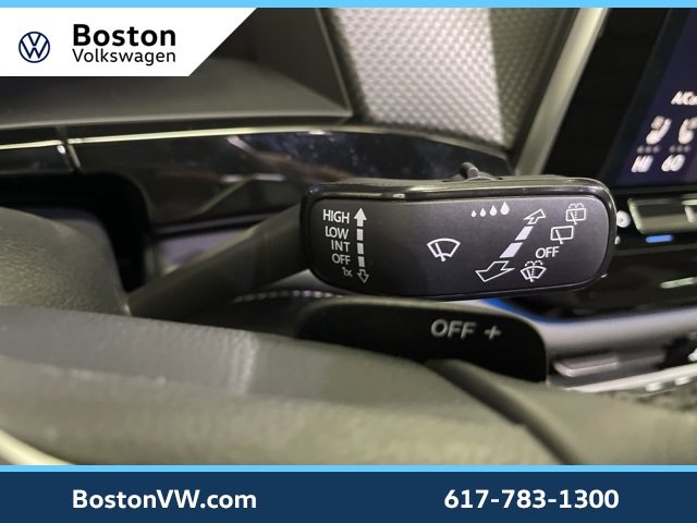 Used 2025 Volkswagen Atlas Cross Sport SEL R-Line image 18