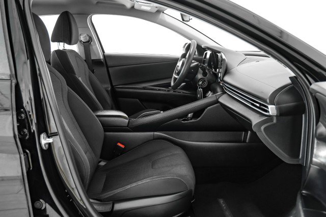 Used 2021 Hyundai Elantra SE w/ Cargo Package image 29