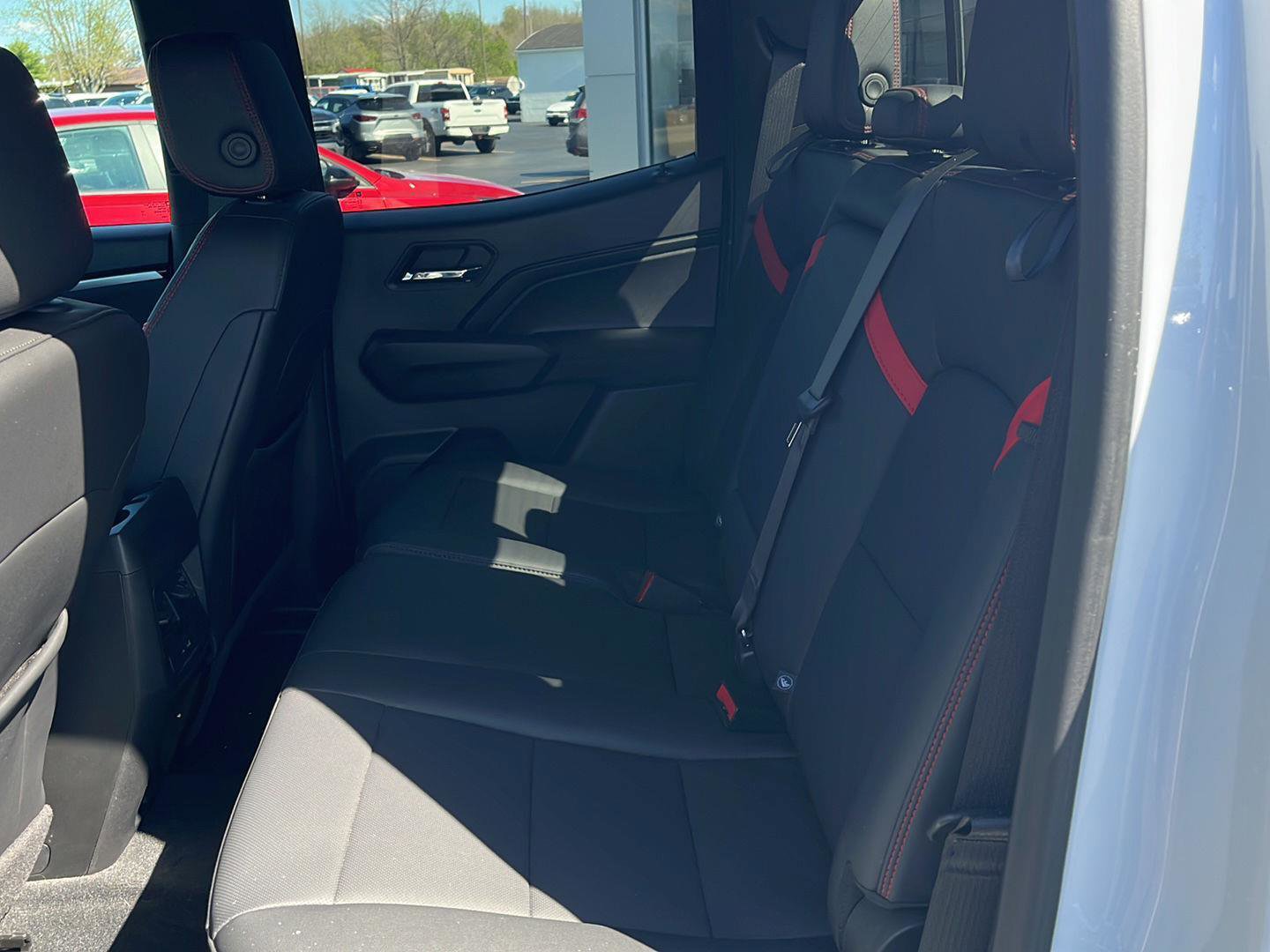 Used 2024 Chevrolet Colorado Z71 w/ Z71 Convenience Package 2 image 23