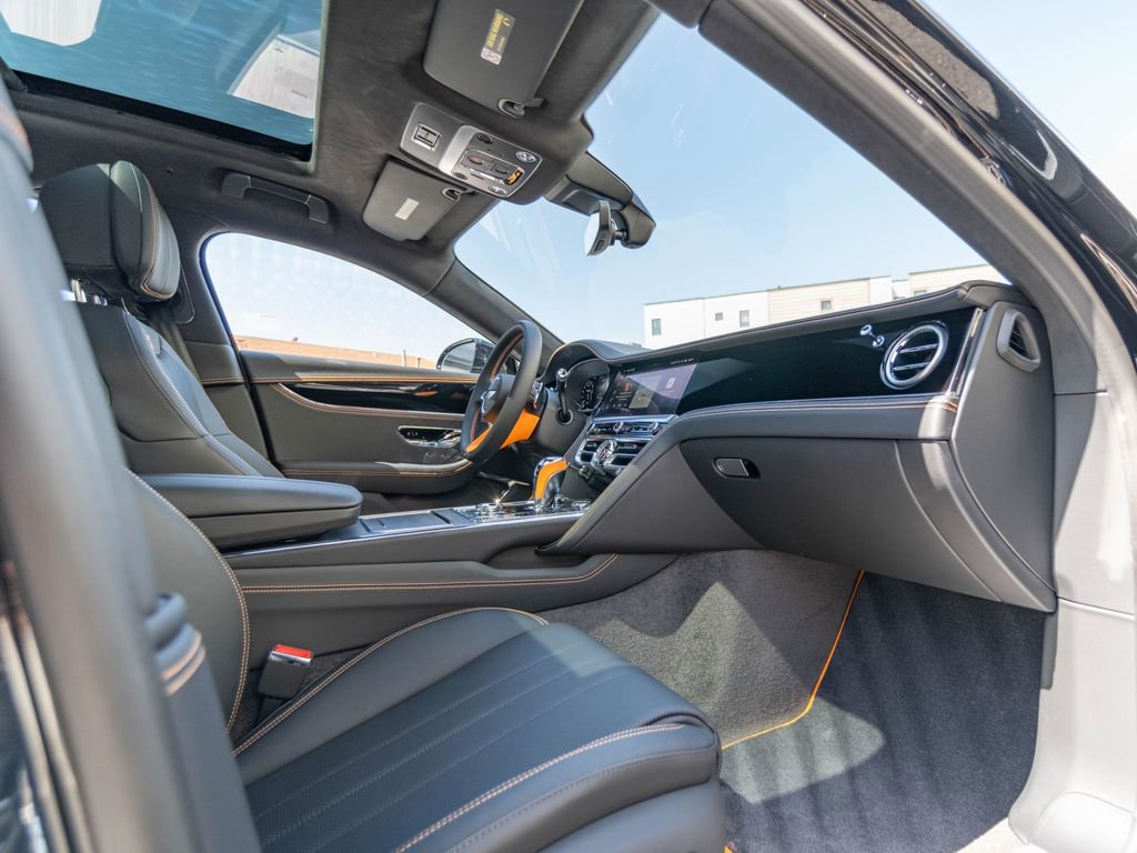 Used 2025 Bentley Flying Spur Plug-In Hybrid AWD/4WD image 2