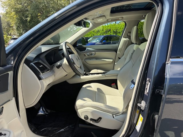 Used 2022 Volvo XC90 T5 Momentum w/ Climate Package FWD image 11