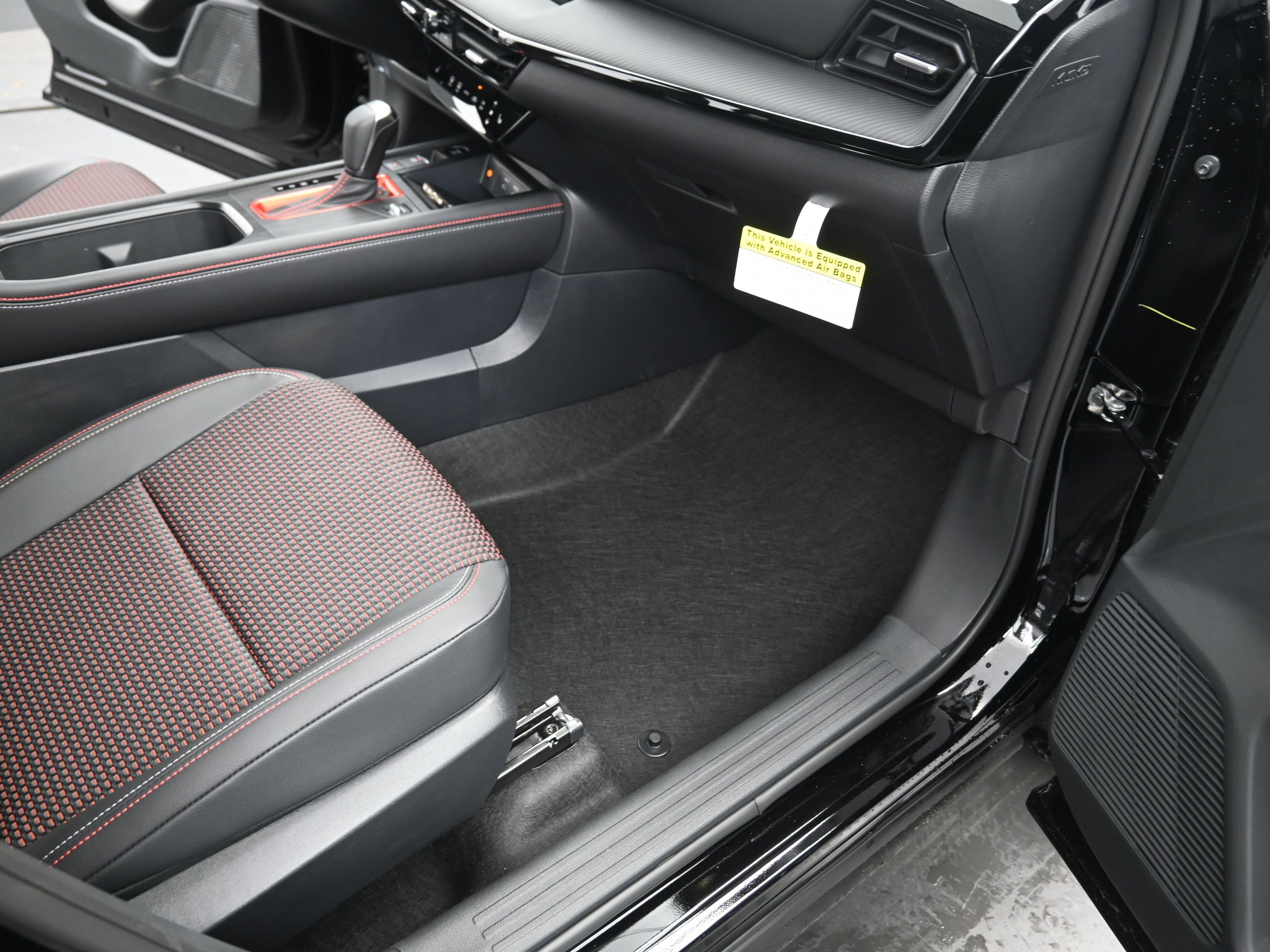 New 2026 Nissan Kicks SR w/ Cold Weather Package image 19