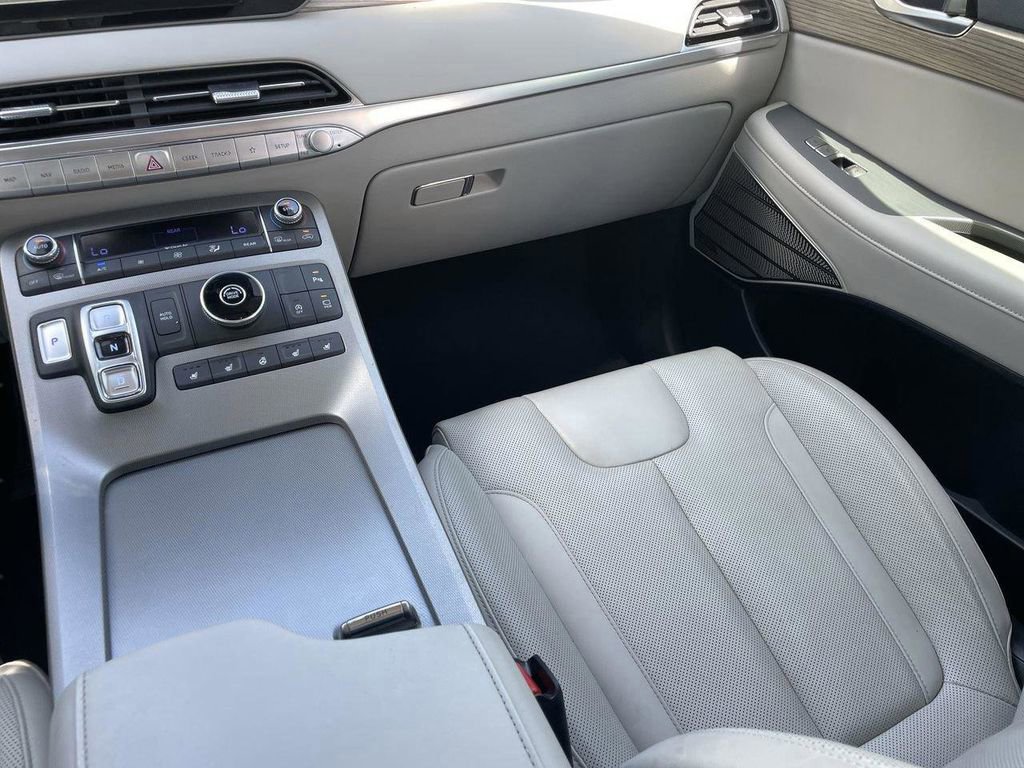 Used 2022 Hyundai Palisade Limited FWD image 17
