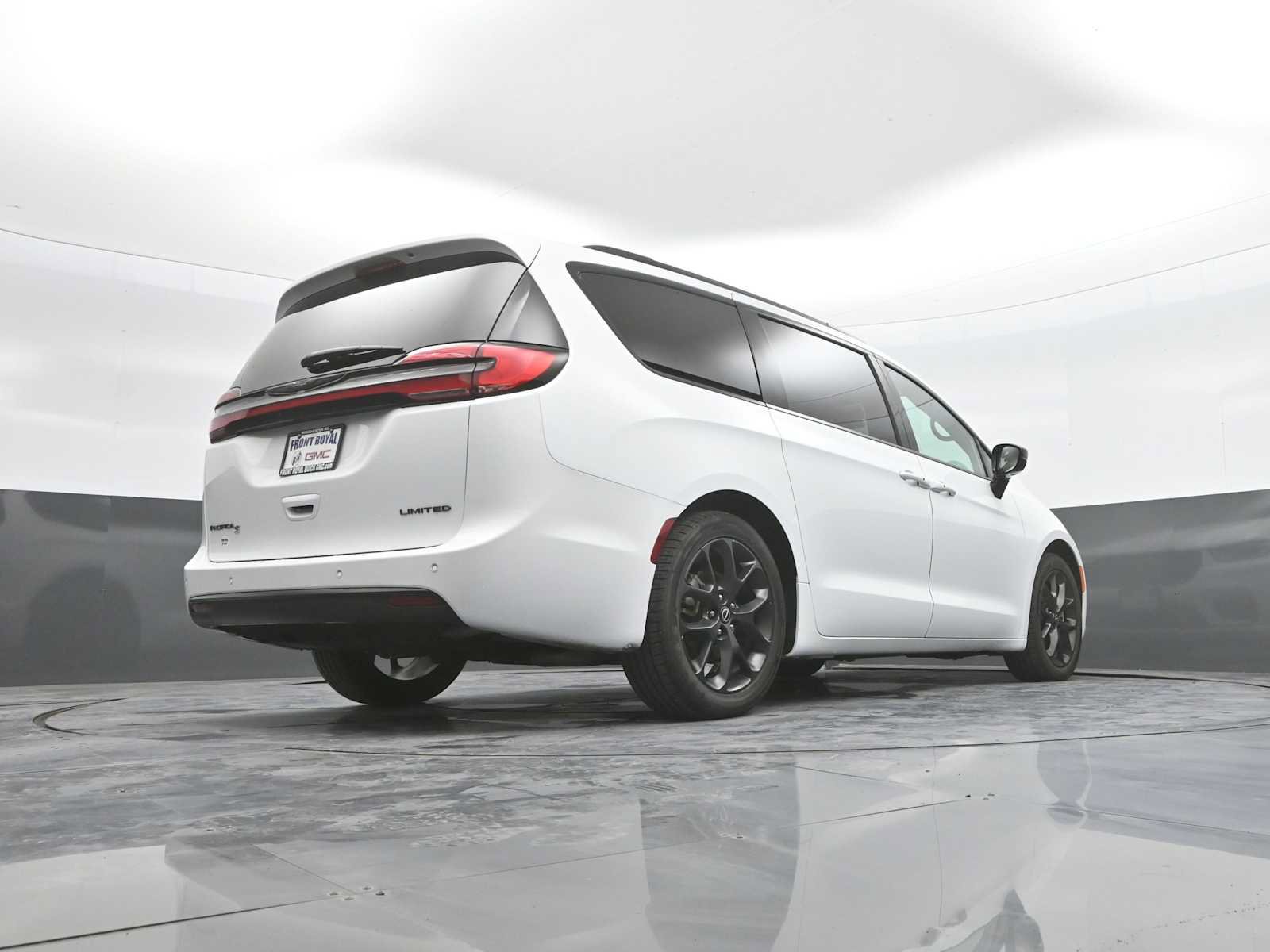 Used 2025 Chrysler Pacifica Limited FWD image 43