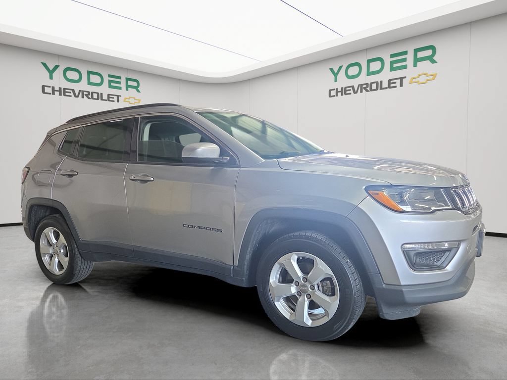 Used 2018 Jeep Compass Latitude w/ Cold Weather Group AWD/4WD image 3