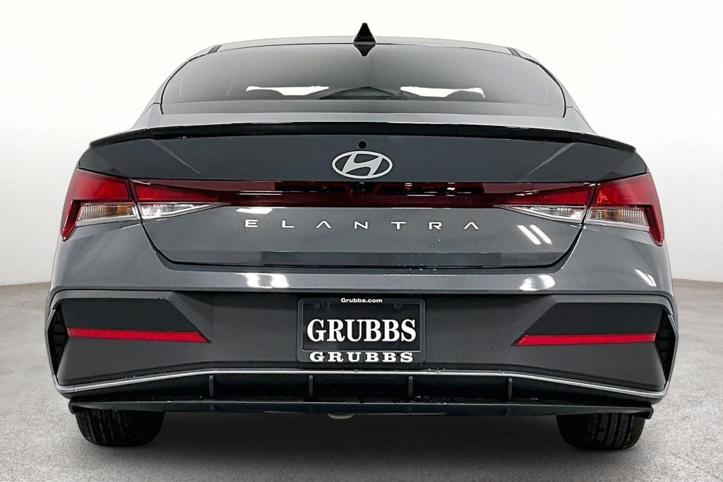 New 2026 Hyundai Elantra SEL Sport FWD image 5