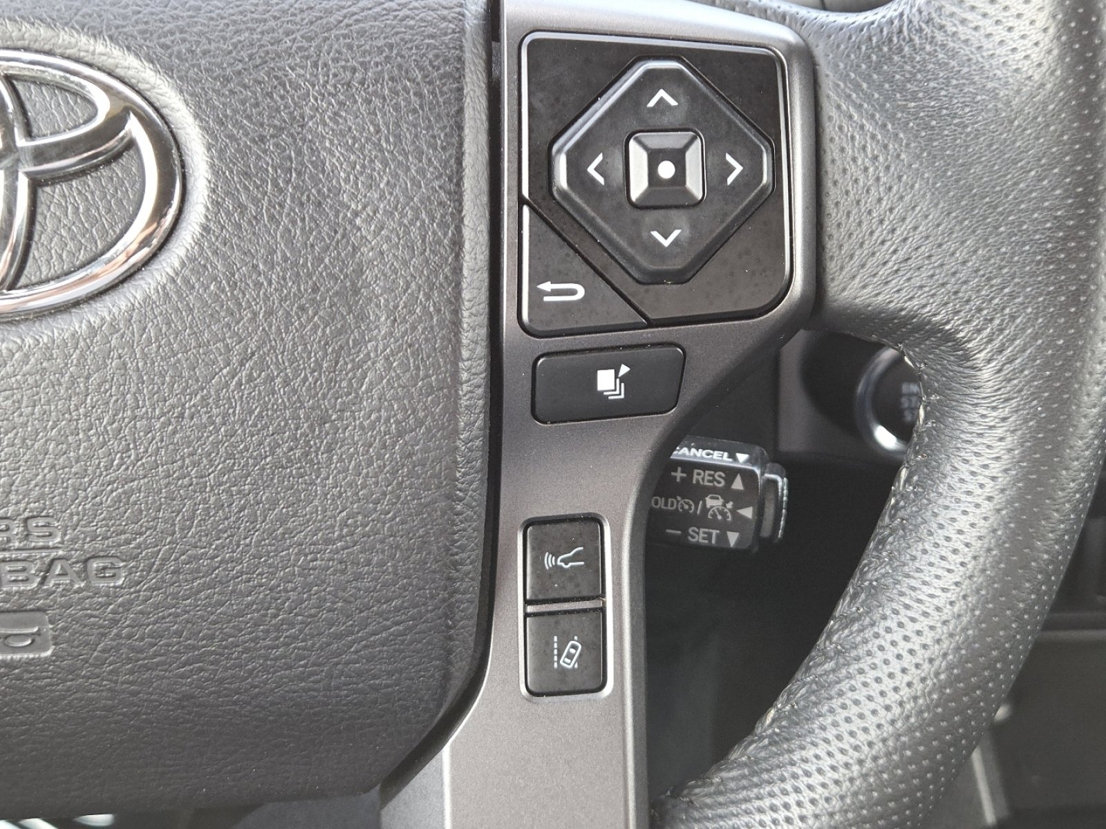 Used 2021 Toyota Tacoma TRD Off-Road AWD/4WD image 9