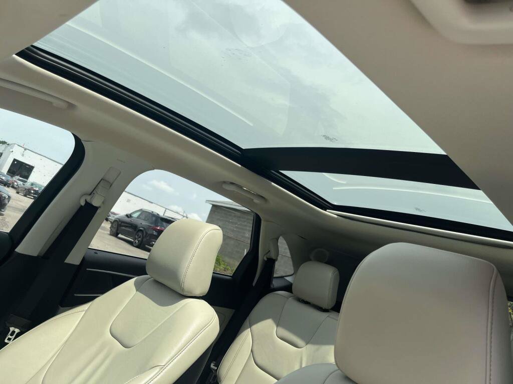 Used 2020 Ford Edge Titanium AWD/4WD image 5