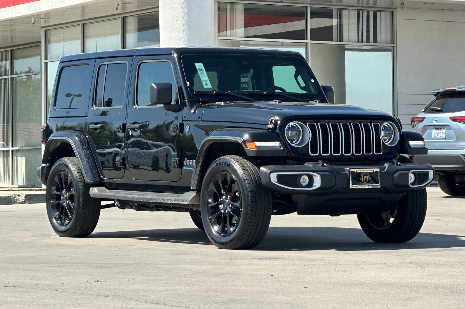 Used 2025 Jeep Wrangler Unlimited Sahara image 8